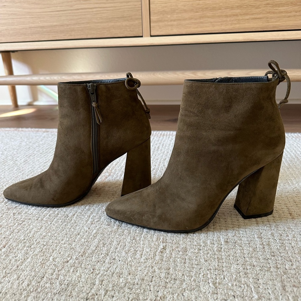 Stuart Weitzman Grandiose Booties, Olive Suede, Size 7